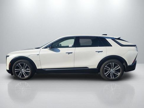 Used 2024 Cadillac Lyriq Luxury AWD/4WD image 9