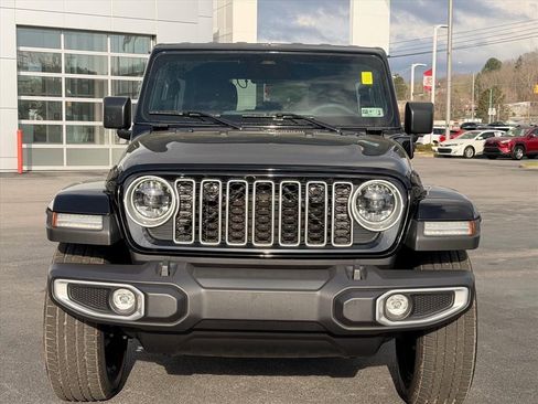 Used 2025 Jeep Wrangler Unlimited Sahara w/ Safety Group image 11