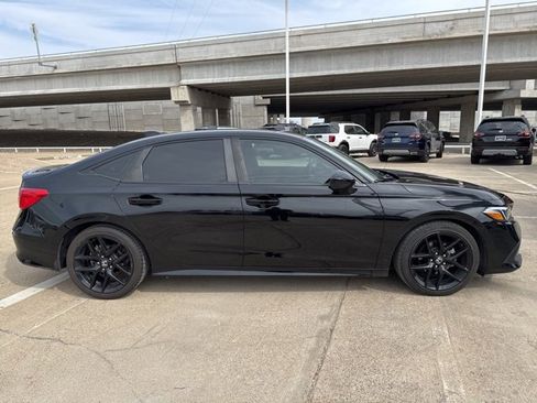 Used 2022 Honda Civic Sport image 2