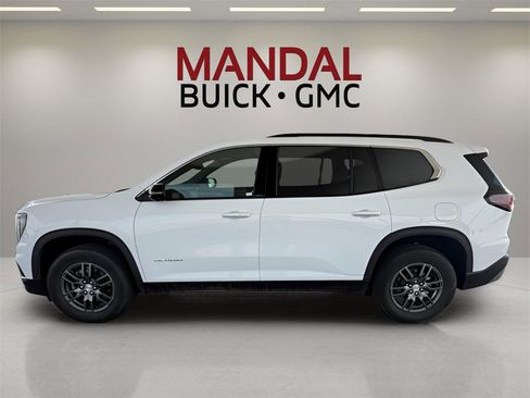 Used 2025 GMC Acadia Elevation image 9