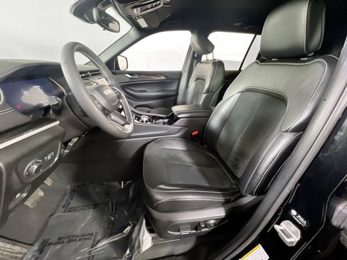 Used 2023 Jeep Grand Cherokee Altitude image 20