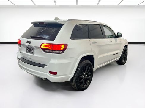 Used 2020 Jeep Grand Cherokee Altitude AWD/4WD image 4