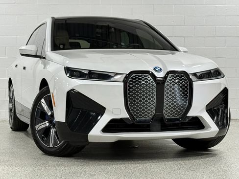 Used 2023 BMW iX xDrive50 w/ Premium Package AWD/4WD image 4