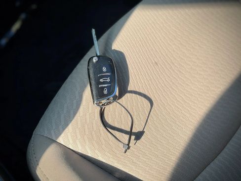 Used 2014 Hyundai Elantra SE w/ Option Group 02 FWD image 17