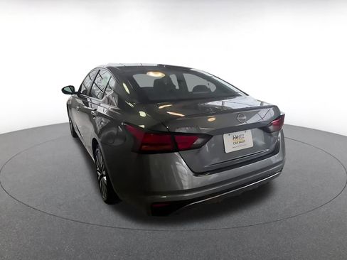 Used 2025 Nissan Altima 2.5 SV image 11