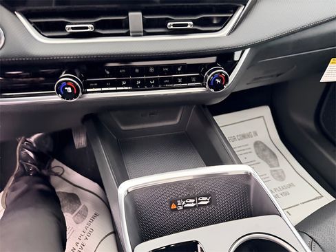 New 2026 Chevrolet Equinox LT w/ Convenience Package II image 19