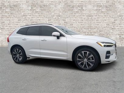 Used 2022 Volvo XC60 B5 Momentum w/ Advanced Package