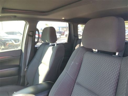 Used 2018 Jeep Grand Cherokee Laredo image 16