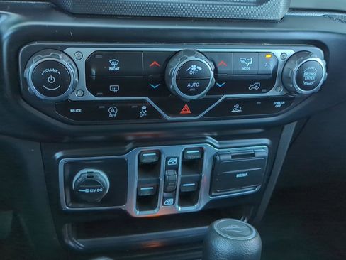 Used 2022 Jeep Gladiator Willys image 25