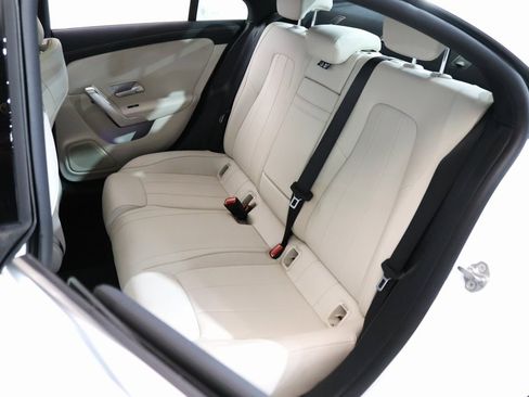 Used 2022 Mercedes-Benz CLA 250 4MATIC image 8