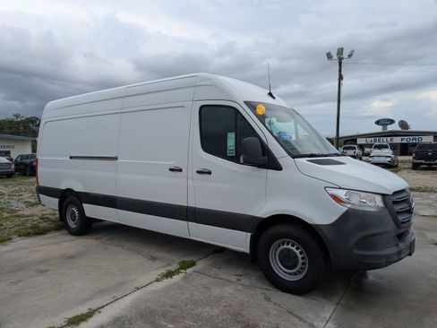 Used 2021 Mercedes-Benz Sprinter 2500 w/ Driver Convenience Package image 2