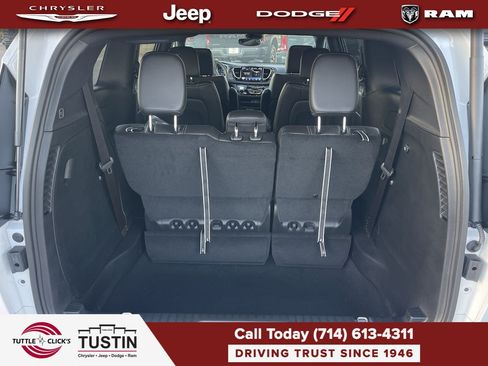New 2026 Chrysler Pacifica Select FWD image 27