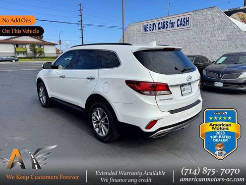 Used 2017 Hyundai Santa Fe SE w/ Cargo Package FWD image 1