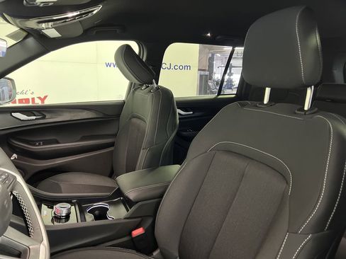 New 2025 Jeep Grand Cherokee Laredo w/ Luxury Tech Group I image 12