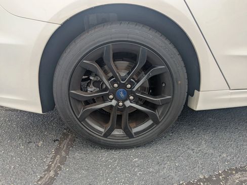 Used 2019 Ford Fusion SE w/ Equipment Group 151A image 18