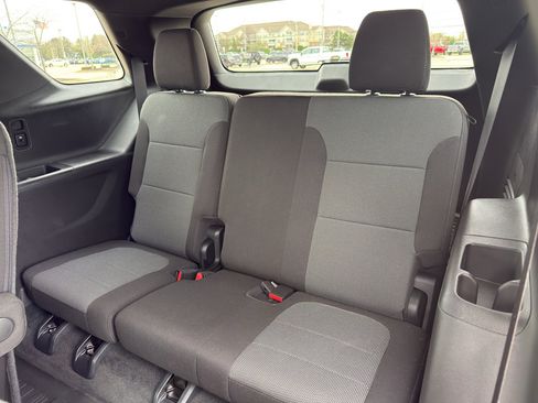 Used 2023 Chevrolet Traverse LT image 43