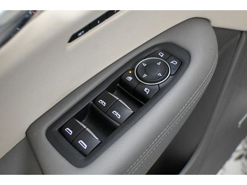 Used 2022 Cadillac XT6 Premium Luxury w/ Technology Package image 34