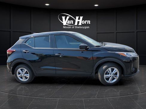 New 2025 Nissan Kicks Play S image 2