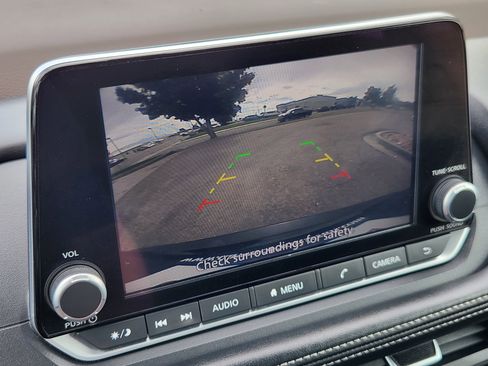 Used 2023 Nissan Rogue S image 21