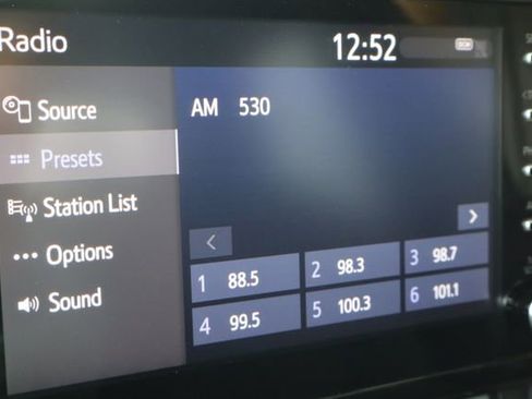 Used 2020 Toyota Corolla SE image 30