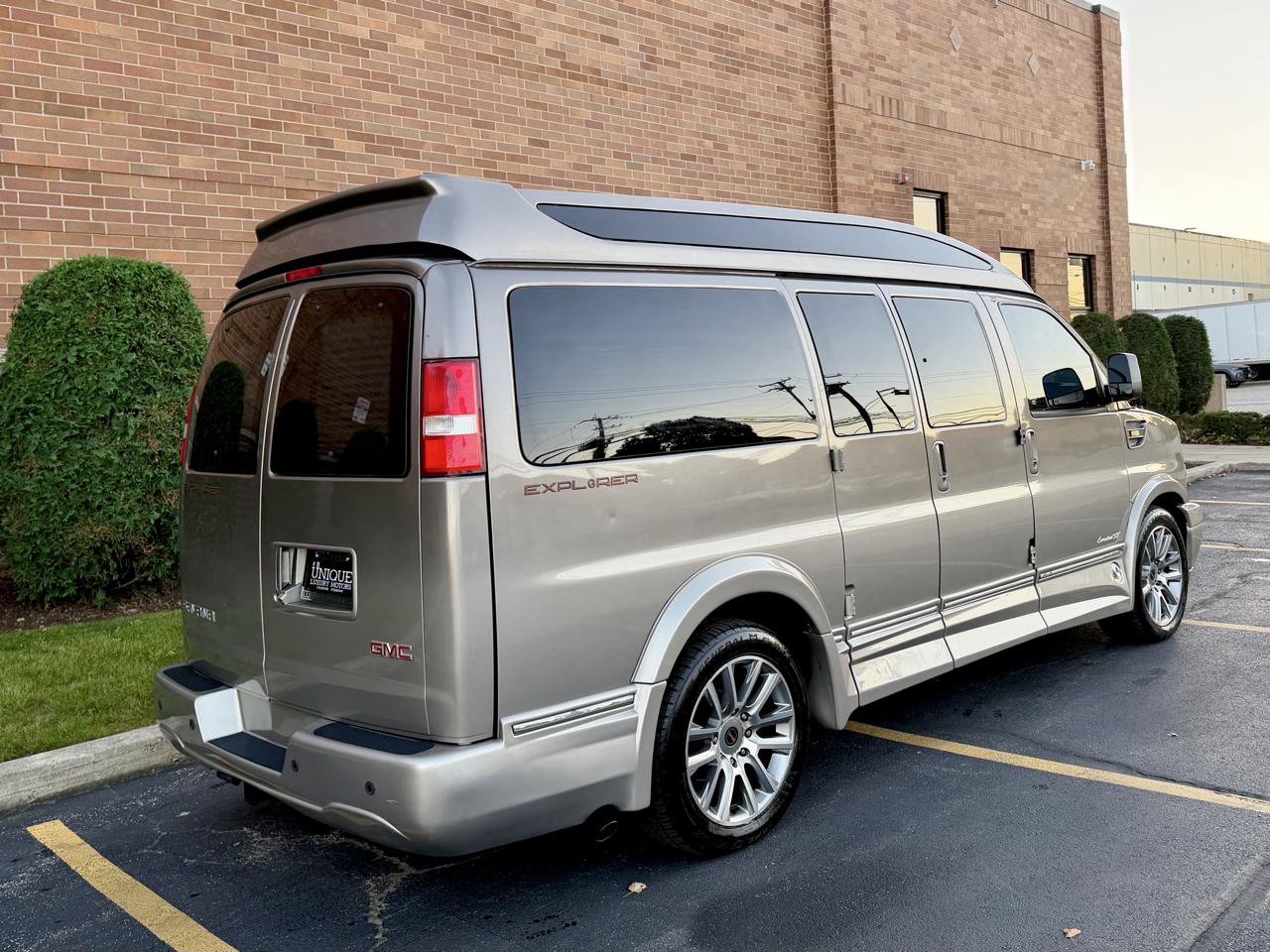 Used 2019 GMC Savana 2500 w/ Enhanced Convenience Package RWD image 17