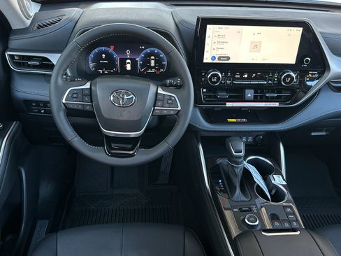 New 2026 Toyota Highlander Limited AWD/4WD image 15
