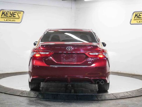 Used 2018 Toyota Camry SE image 3