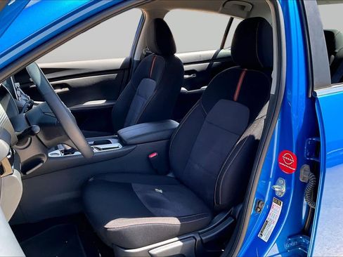 Certified 2025 Nissan Sentra SR FWD image 7