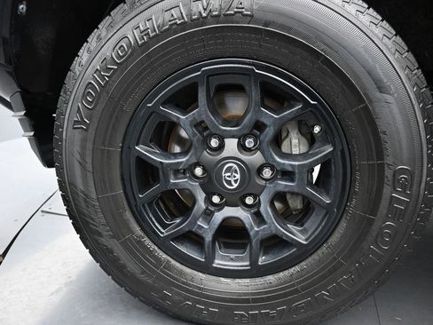 Used 2019 Toyota Tacoma SR5 image 14