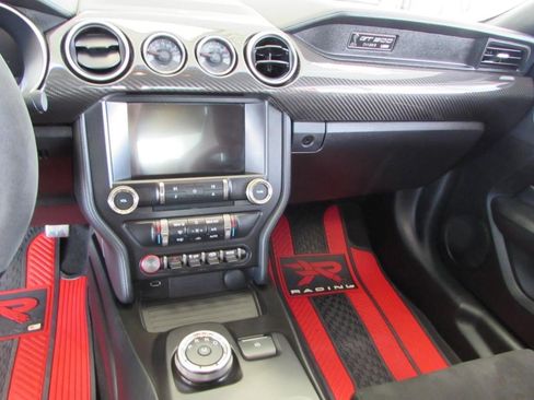 Used 2020 Ford Mustang Shelby GT500 w/ Carbon Fiber Track Pack image 19