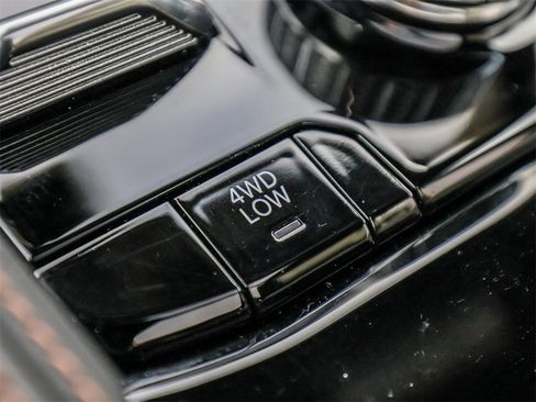 Used 2025 Jeep Grand Cherokee Summit image 39