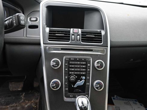 Used 2016 Volvo XC60 T6 w/ Proximity Package image 12