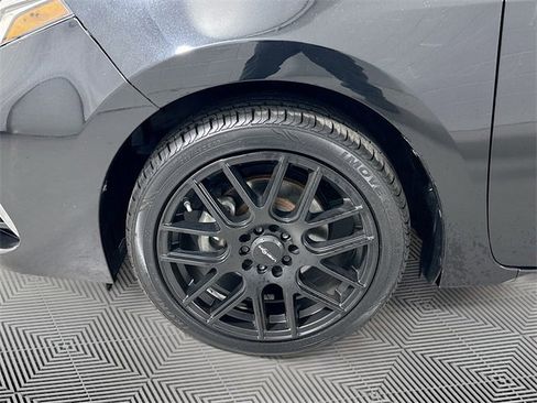 Used 2017 Toyota Corolla SE image 9