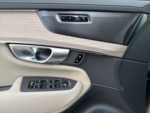 New 2026 Volvo XC90 T8 Plus w/ Protection Package Premier image 9