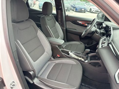 Used 2025 Chevrolet TrailBlazer LS FWD image 24