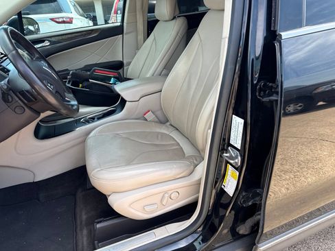 Used 2018 Lincoln MKC Reserve FWD image 11