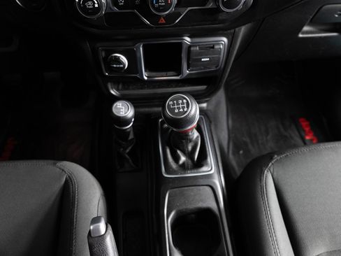 Used 2020 Jeep Wrangler Sport AWD/4WD image 31