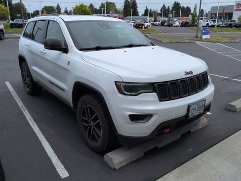 Used 2018 Jeep Grand Cherokee Trailhawk w/ Trailhawk Luxury Group AWD/4WD image 3