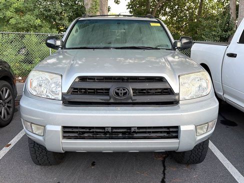 Used 2005 Toyota 4Runner SR5 AWD/4WD image 2
