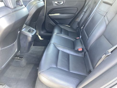 Used 2021 Volvo XC60 T5 Momentum FWD image 15