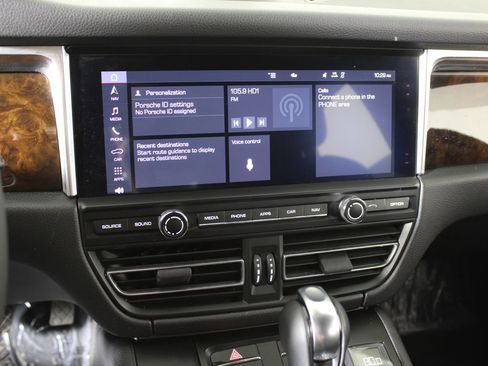 Used 2021 Porsche Macan AWD/4WD image 26