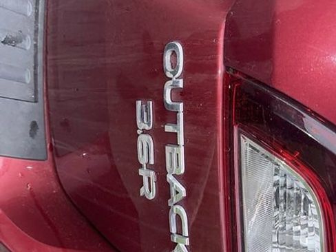 Used 2017 Subaru Outback 3.6R Limited image 9