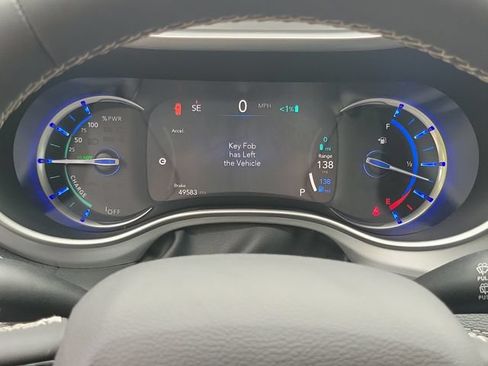 Used 2024 Chrysler Pacifica Limited FWD image 14
