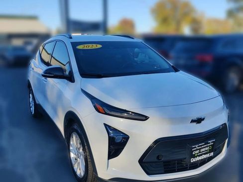 Used 2023 Chevrolet Bolt EUV LT image 3