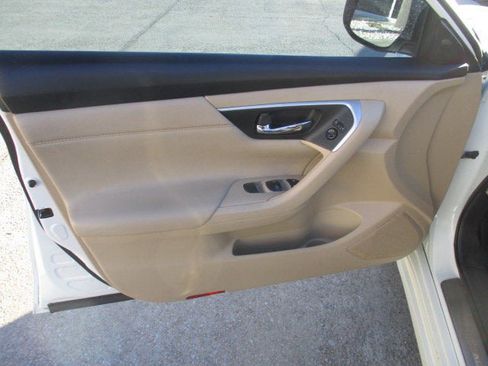 Used 2016 Nissan Altima 2.5 SL w/ 2.5 Technology Package image 11