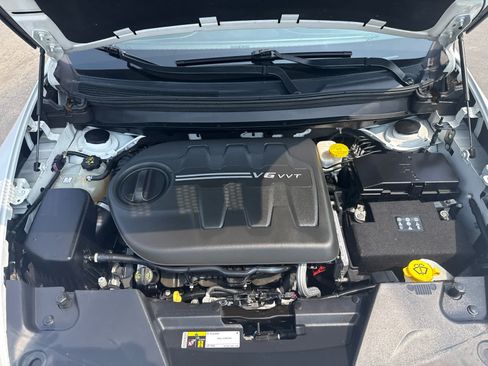 Used 2017 Jeep Cherokee Overland AWD/4WD image 17