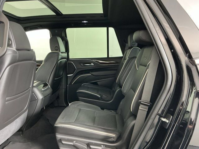 Used 2021 Cadillac Escalade Premium Luxury w/ Heavy-Duty Trailer Package AWD/4WD image 27