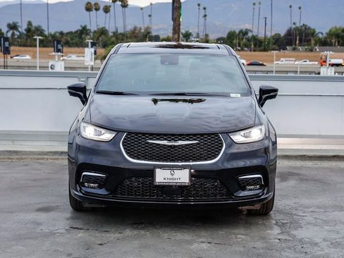 New 2026 Chrysler Pacifica Select image 3