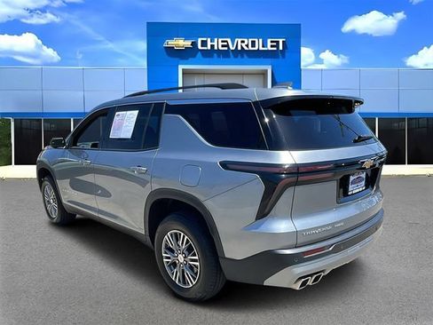 Used 2025 Chevrolet Traverse LT AWD/4WD image 5