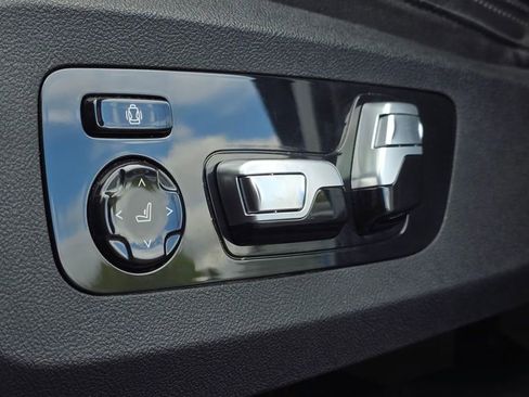 Used 2024 BMW X7 xDrive40i w/ Premium Package image 26